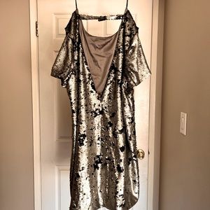Sequined silver tshirt style dress! NWT size 24